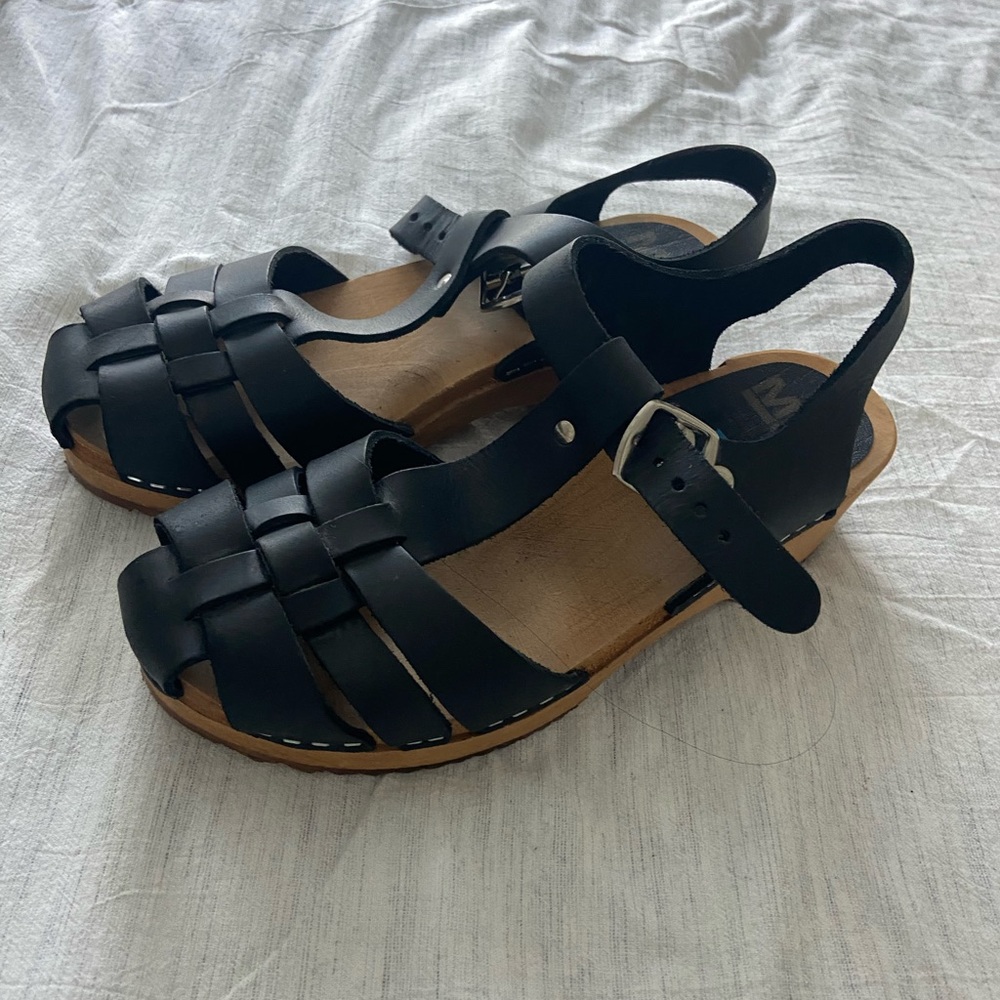 MIA clogs